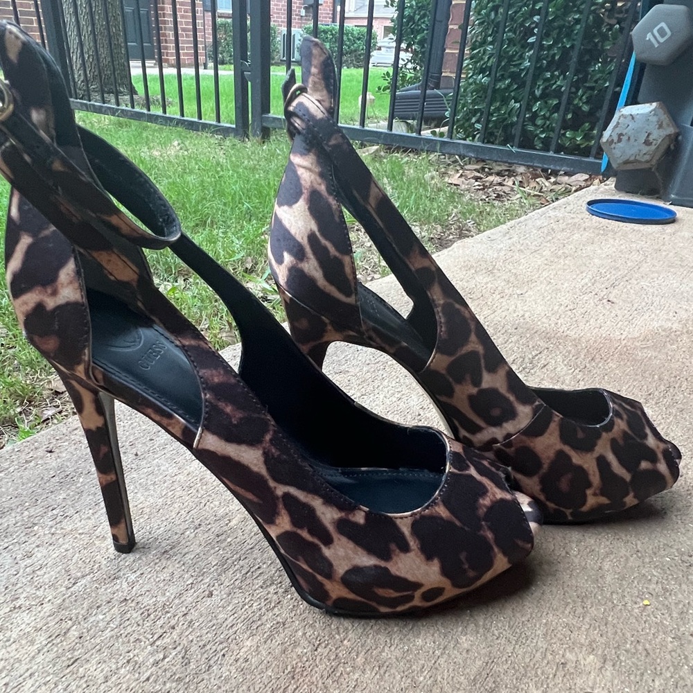 Guess Hollie detail dress platform pump
